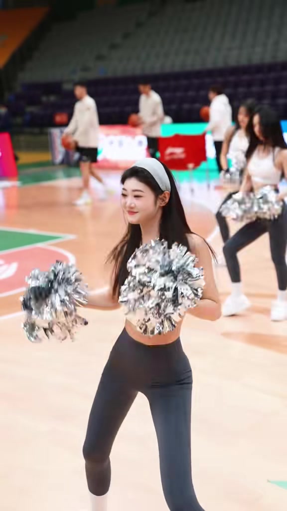 😍辽宁男篮主场啦啦队晒表演视频:听说你们不爱看瑜伽裤了?
